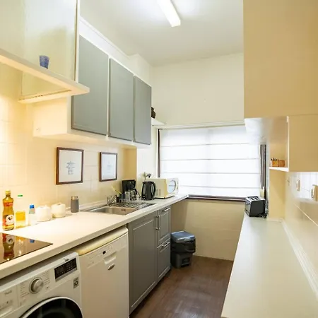 דירה 1br1 In Moscavide, Metro Close *